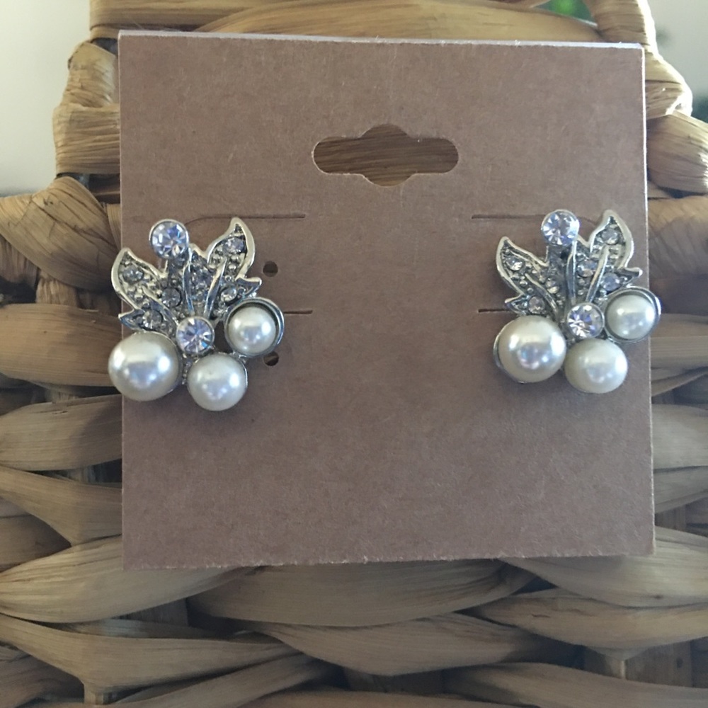 Vintage faux pearl rhinestone pierced earrings